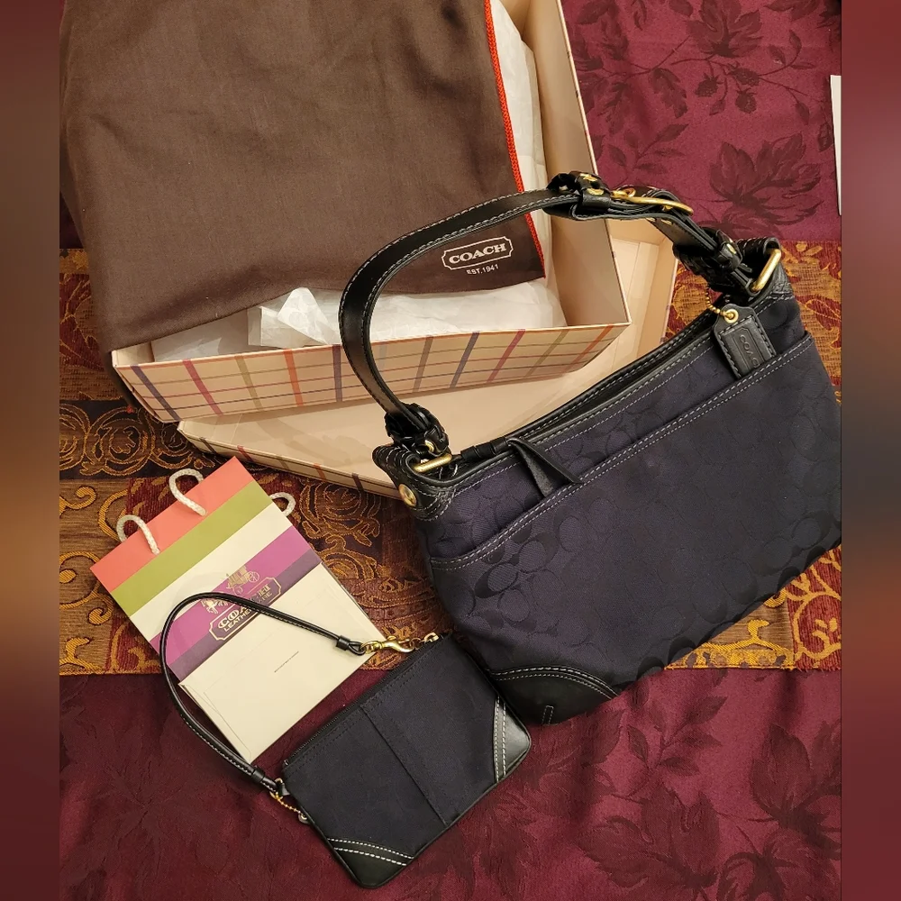 PRICE FIRM - Black Signature COACH Handbag & Wristlet Wallet, circ. 2007 - Picture 14 of 14